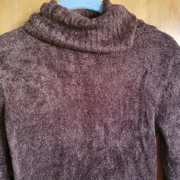 Fluffy,SUPER SOFT GAP turtleneck nylon neutral pullover knit sweater - Picture 2 of 5